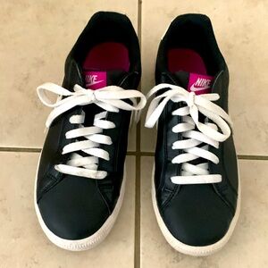 Nike court majestic black sneakers size 8 1/2